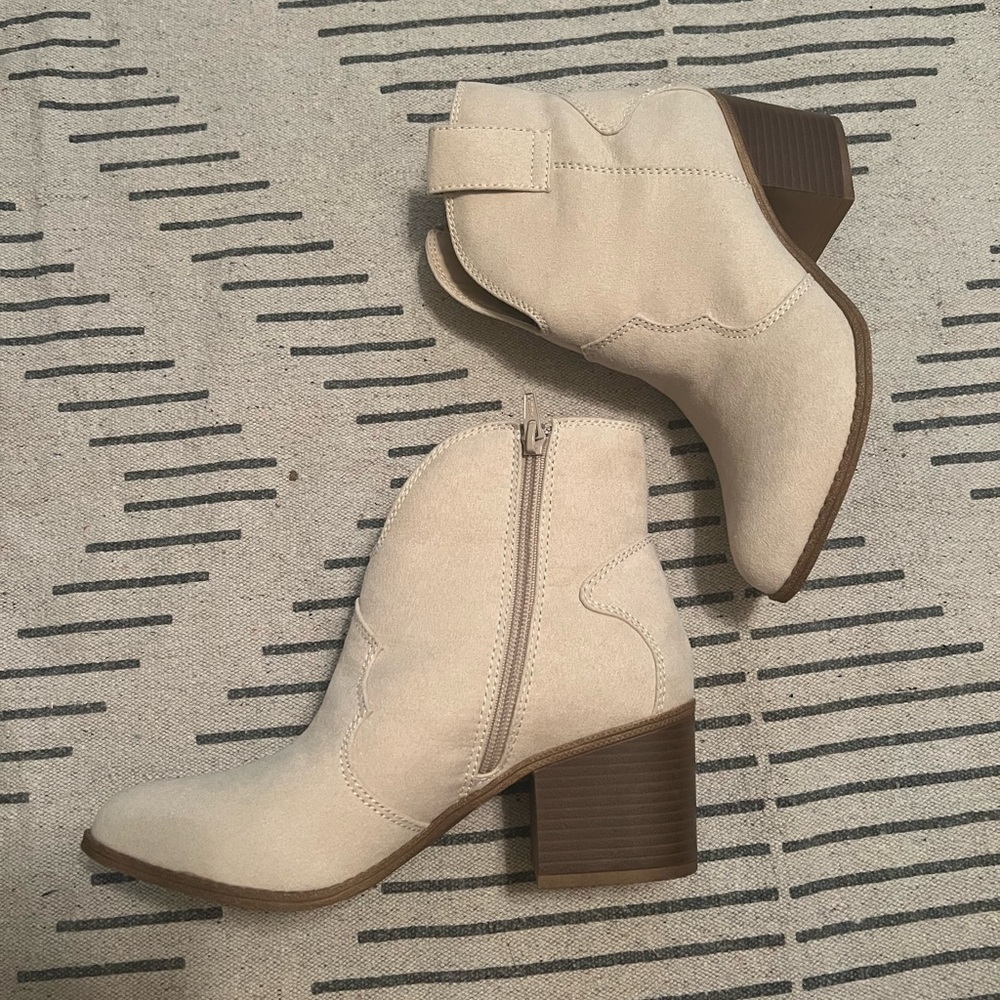 beige/tan ankle boots
